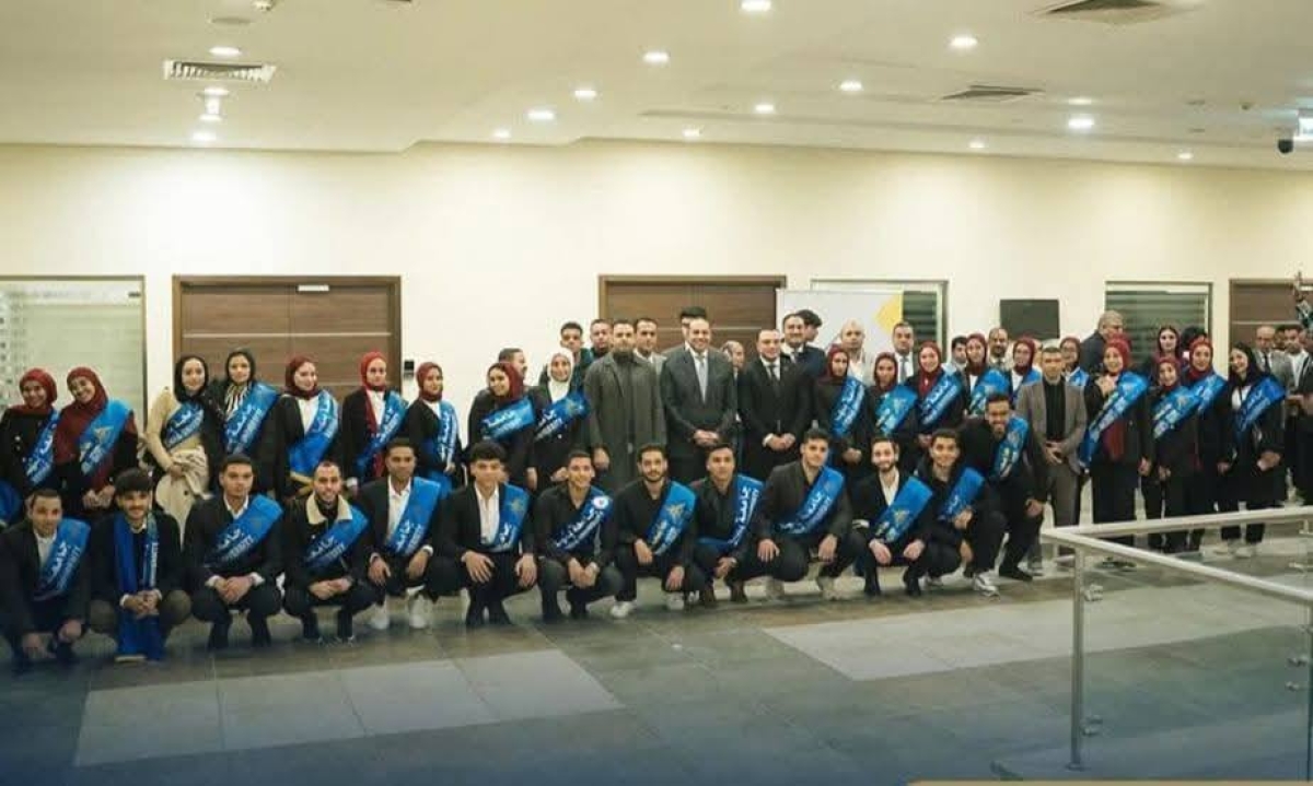 طلاب جامعة بنها يشاركون في ندوة تنسيقية شباب الأحزاب والسياسيين &laquo;شارك واعرف حقوقك السياسية&raquo; بمعرض الكتاب