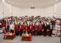 جامعة بنها تنظم حفل تخريج دفعة جديدة من طلاب البرامج بكليتي الزراعة والتجارة بالعبور